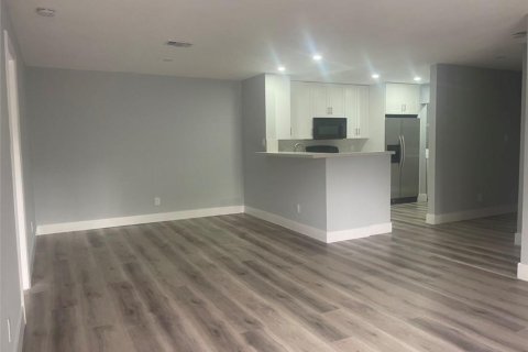 Condo in Coral Springs, Florida, 2 bedrooms  № 2083460 - photo 2