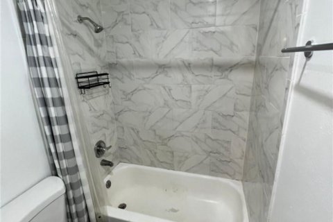 Condo in Coral Springs, Florida, 2 bedrooms  № 2083460 - photo 11
