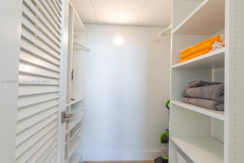 Condo in Hollywood, Florida, 2 bedrooms  № 1694564 - photo 9