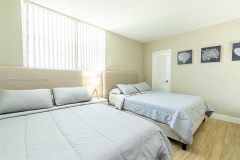 Condo in Hollywood, Florida, 2 bedrooms  № 1694564 - photo 18