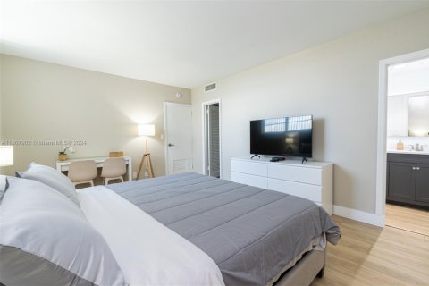 Condo in Hollywood, Florida, 2 bedrooms  № 1694564 - photo 14