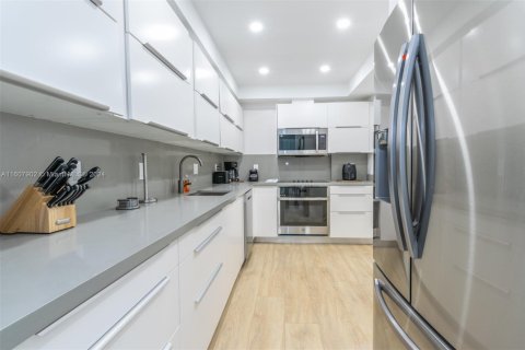 Condo in Hollywood, Florida, 2 bedrooms  № 1694564 - photo 4