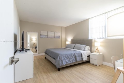 Condo in Hollywood, Florida, 2 bedrooms  № 1694564 - photo 6