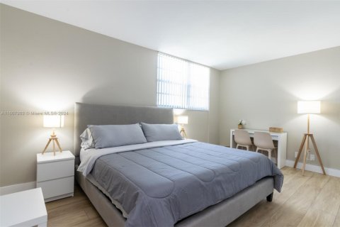 Condo in Hollywood, Florida, 2 bedrooms  № 1694564 - photo 10