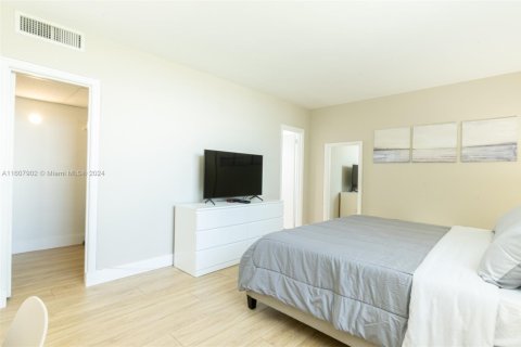 Condo in Hollywood, Florida, 2 bedrooms  № 1694564 - photo 8