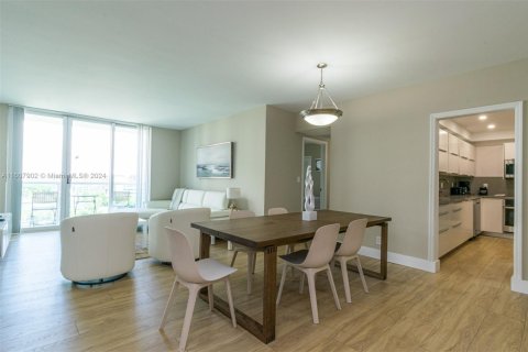 Condo in Hollywood, Florida, 2 bedrooms  № 1694564 - photo 2