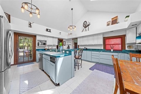 Casa en venta en Kissimmee, Florida, 4 dormitorios, 386.1 m2 № 1916001 - foto 17