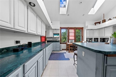 Casa en venta en Kissimmee, Florida, 4 dormitorios, 386.1 m2 № 1916001 - foto 16
