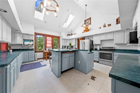 Casa en venta en Kissimmee, Florida, 4 dormitorios, 386.1 m2 № 1916001 - foto 14