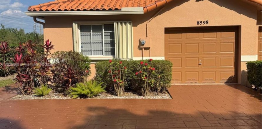 Touwnhouse à Tamarac, Floride 3 chambres, 146.51 m2 № 1797566