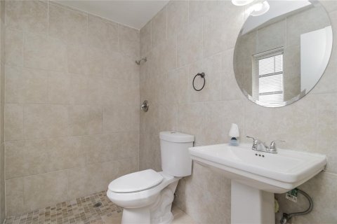 Casa en alquiler en Orlando, Florida, 4 dormitorios, 122.91 m2 № 1873221 - foto 10