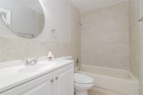 Casa en alquiler en Orlando, Florida, 4 dormitorios, 122.91 m2 № 1873221 - foto 14