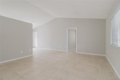 Casa en alquiler en Orlando, Florida, 4 dormitorios, 122.91 m2 № 1873221 - foto 2
