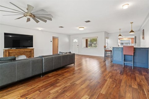 House in Gulfport, Florida 3 bedrooms, 148.74 sq.m. № 1666096 - photo 7