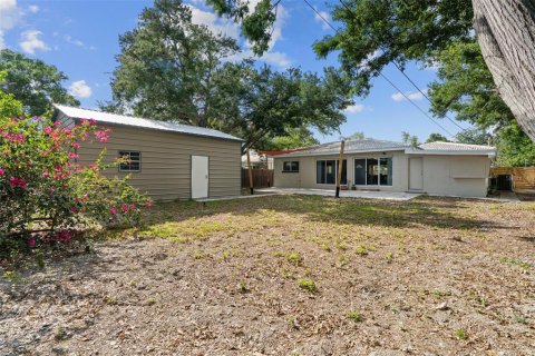House in Gulfport, Florida 3 bedrooms, 148.74 sq.m. № 1666096 - photo 24