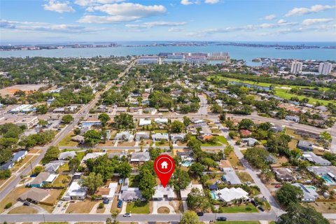 House in Gulfport, Florida 3 bedrooms, 148.74 sq.m. № 1666096 - photo 30
