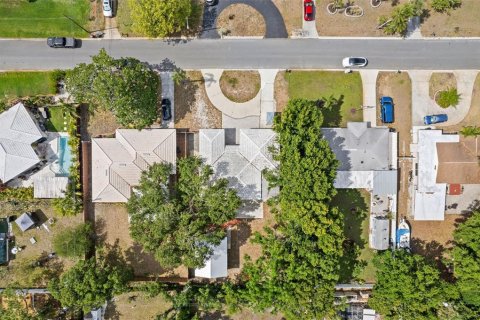 House in Gulfport, Florida 3 bedrooms, 148.74 sq.m. № 1666096 - photo 29