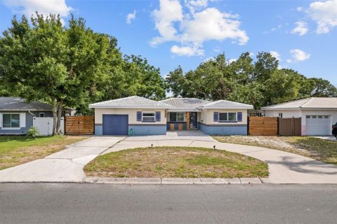 House in Gulfport, Florida 3 bedrooms, 148.74 sq.m. № 1666096 - photo 2