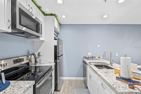 Condo in Placida, Florida, 2 bedrooms  № 1883481 - photo 10
