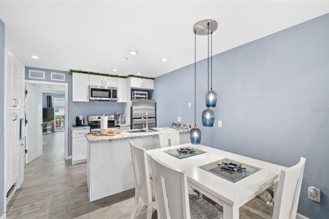 Condo in Placida, Florida, 2 bedrooms  № 1883481 - photo 8