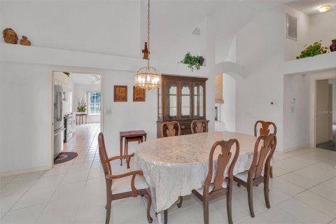 House in Palm Harbor, Florida 4 bedrooms, 208.84 sq.m. № 1912888 - photo 15