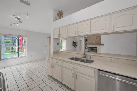 House in Palm Harbor, Florida 4 bedrooms, 208.84 sq.m. № 1912888 - photo 20