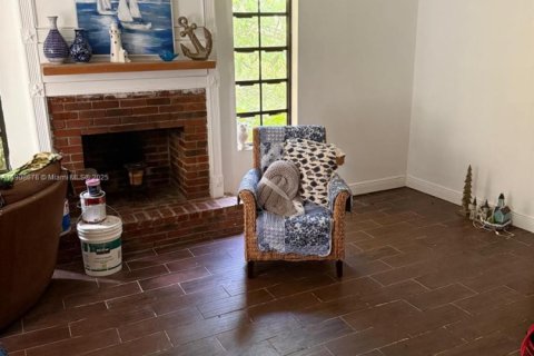 House in Miami, Florida 3 bedrooms, 227.89 sq.m. № 2013480 - photo 4