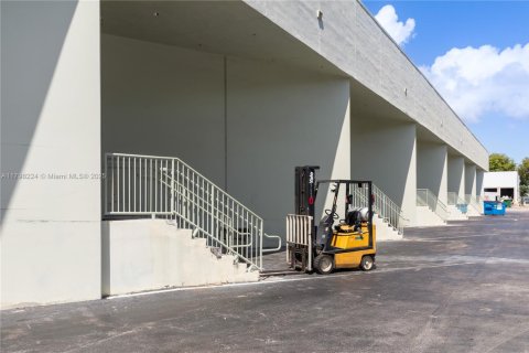 Commercial property in Boca Raton, Florida № 1875390 - photo 4