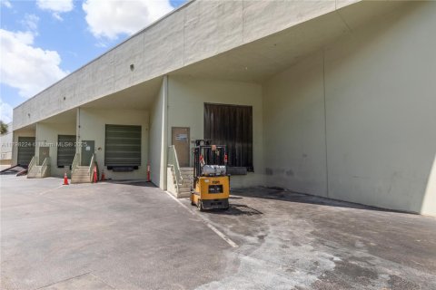 Commercial property in Boca Raton, Florida № 1875390 - photo 6