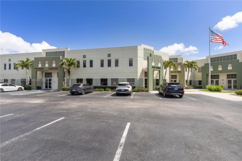 Commercial property in Boca Raton, Florida № 1875390 - photo 2