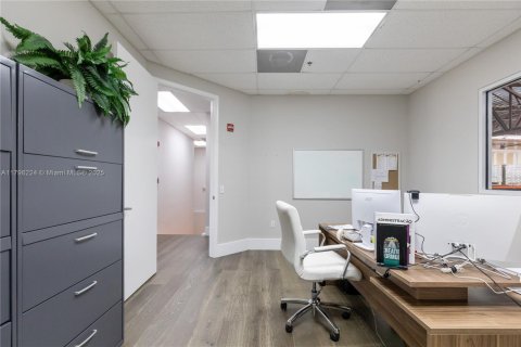 Commercial property in Boca Raton, Florida № 1875390 - photo 19