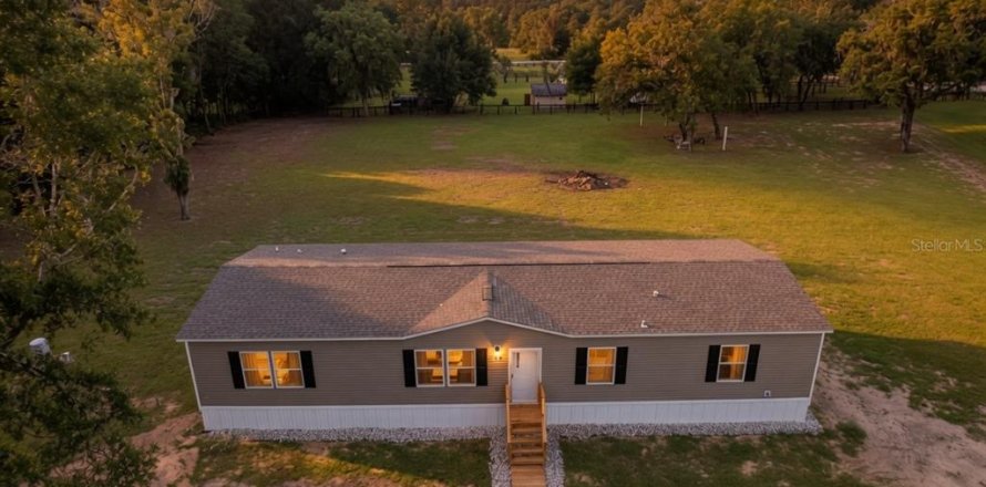 House in Ocala, Florida 4 bedrooms, 171.87 sq.m. № 2199121