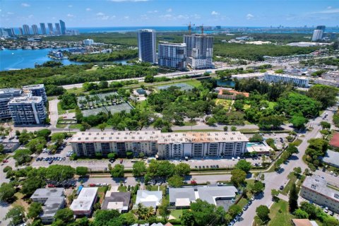 Condominio en venta en North Miami Beach, Florida, 1 dormitorio, 67.63 m2 № 1799480 - foto 27
