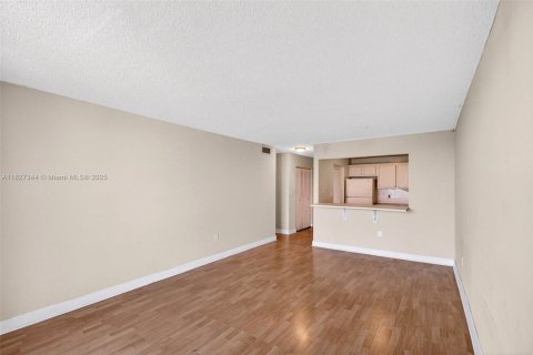 Condominio en venta en North Miami Beach, Florida, 1 dormitorio, 67.63 m2 № 1799480 - foto 13