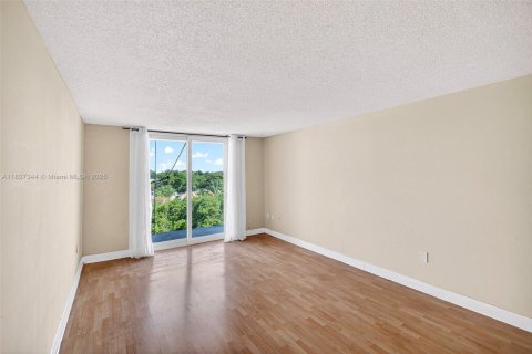 Condominio en venta en North Miami Beach, Florida, 1 dormitorio, 67.63 m2 № 1799480 - foto 17