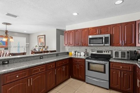 House in Port St. Lucie, Florida 5 bedrooms, 266.63 sq.m. № 1955087 - photo 13