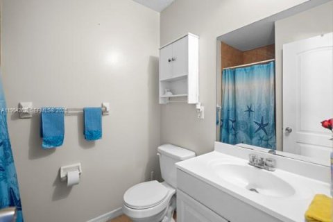 House in Port St. Lucie, Florida 5 bedrooms, 266.63 sq.m. № 1955087 - photo 24