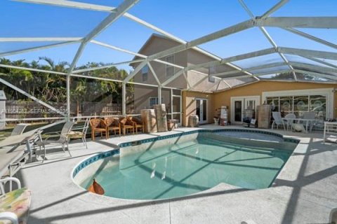 House in Port St. Lucie, Florida 5 bedrooms, 266.63 sq.m. № 1955087 - photo 28