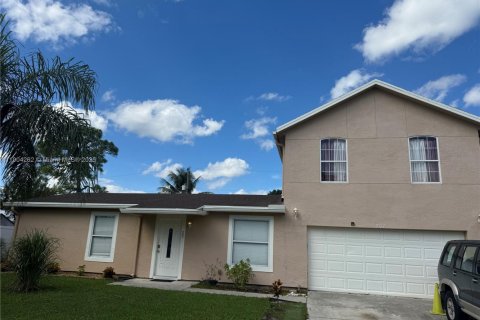 House in Port St. Lucie, Florida 5 bedrooms, 266.63 sq.m. № 1955087 - photo 3