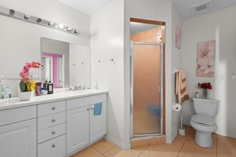 House in Port St. Lucie, Florida 5 bedrooms, 266.63 sq.m. № 1955087 - photo 21