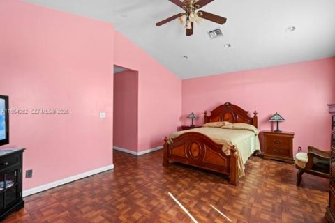 House in Port St. Lucie, Florida 5 bedrooms, 266.63 sq.m. № 1955087 - photo 26