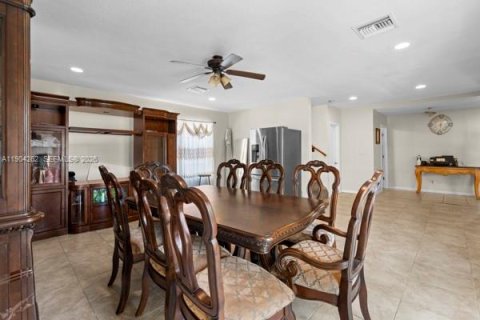 House in Port St. Lucie, Florida 5 bedrooms, 266.63 sq.m. № 1955087 - photo 30