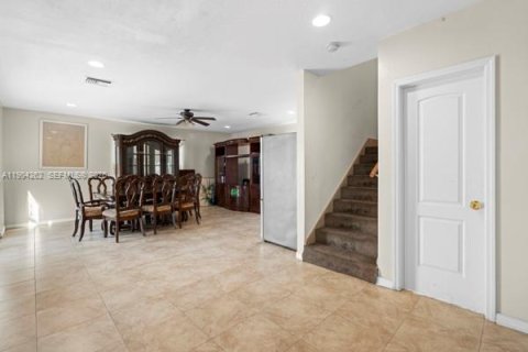House in Port St. Lucie, Florida 5 bedrooms, 266.63 sq.m. № 1955087 - photo 23