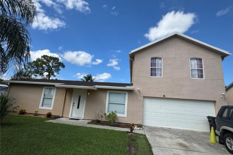 House in Port St. Lucie, Florida 5 bedrooms, 266.63 sq.m. № 1955087 - photo 2