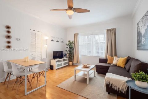 Кондоминиум с 1 спальней в Майами-Бич, Флорида № 2065327