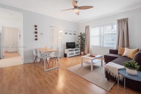 Condo in Miami Beach, Florida, 1 bedroom  № 2065327 - photo 3