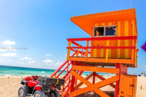 Condo in Miami Beach, Florida, 1 bedroom  № 2065327 - photo 12