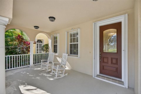 House in Jupiter, Florida 6 bedrooms, 302.68 sq.m. № 2055046 - photo 3