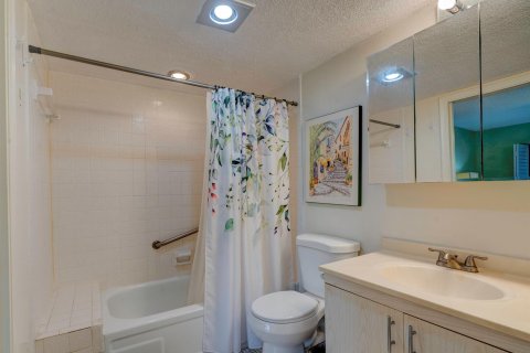 Condominio en venta en Coconut Creek, Florida, 2 dormitorios, 107.4 m2 № 2250493 - foto 12