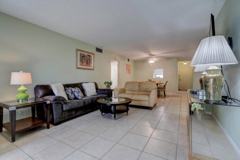 Condominio en venta en Coconut Creek, Florida, 2 dormitorios, 107.4 m2 № 2250493 - foto 11
